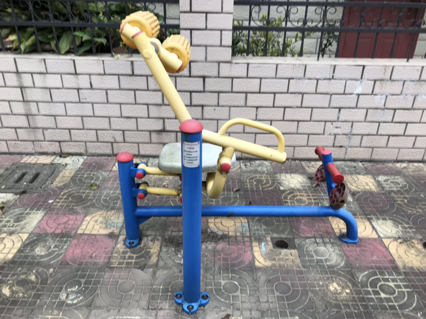 自重腰腹鍛煉器