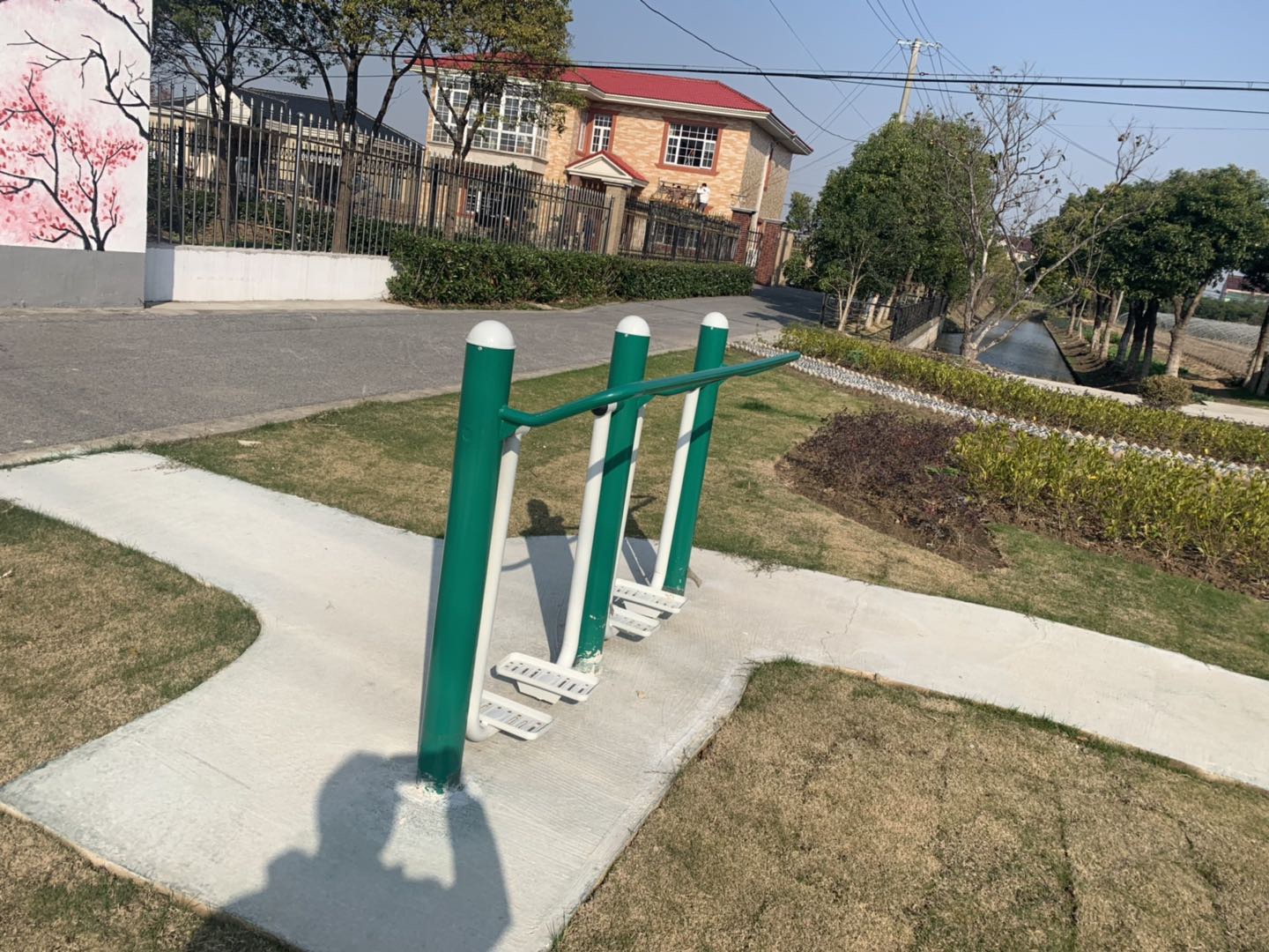 二位地埋漫步機