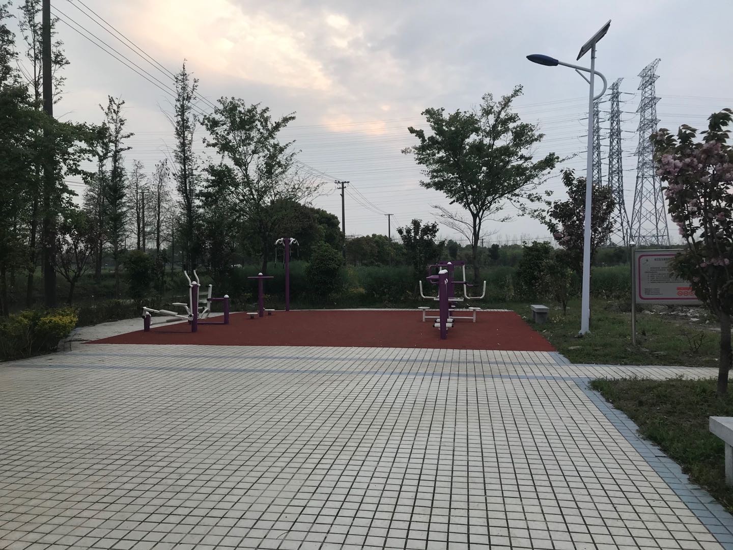 石湖蕩鎮(zhèn)雙橋老年活動室益智健身點(diǎn)