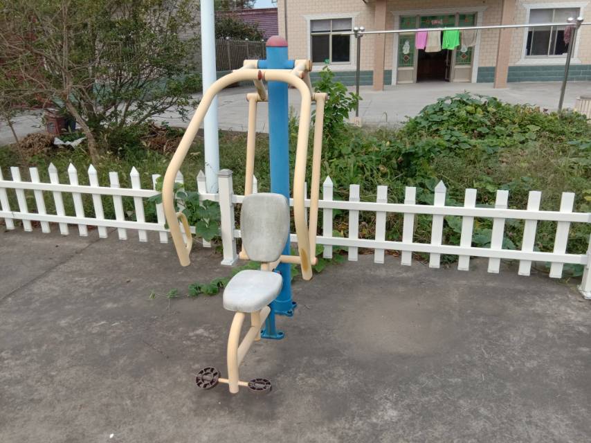 自重推胸器 自重推胸器