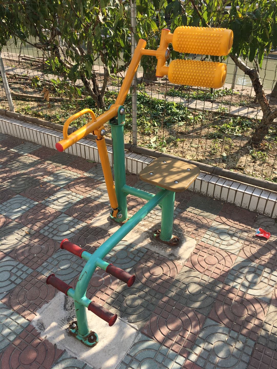 腹背鍛煉器 腹背鍛煉器