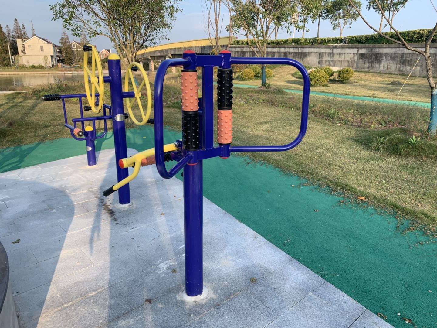 腰背按摩器 腰背按摩器