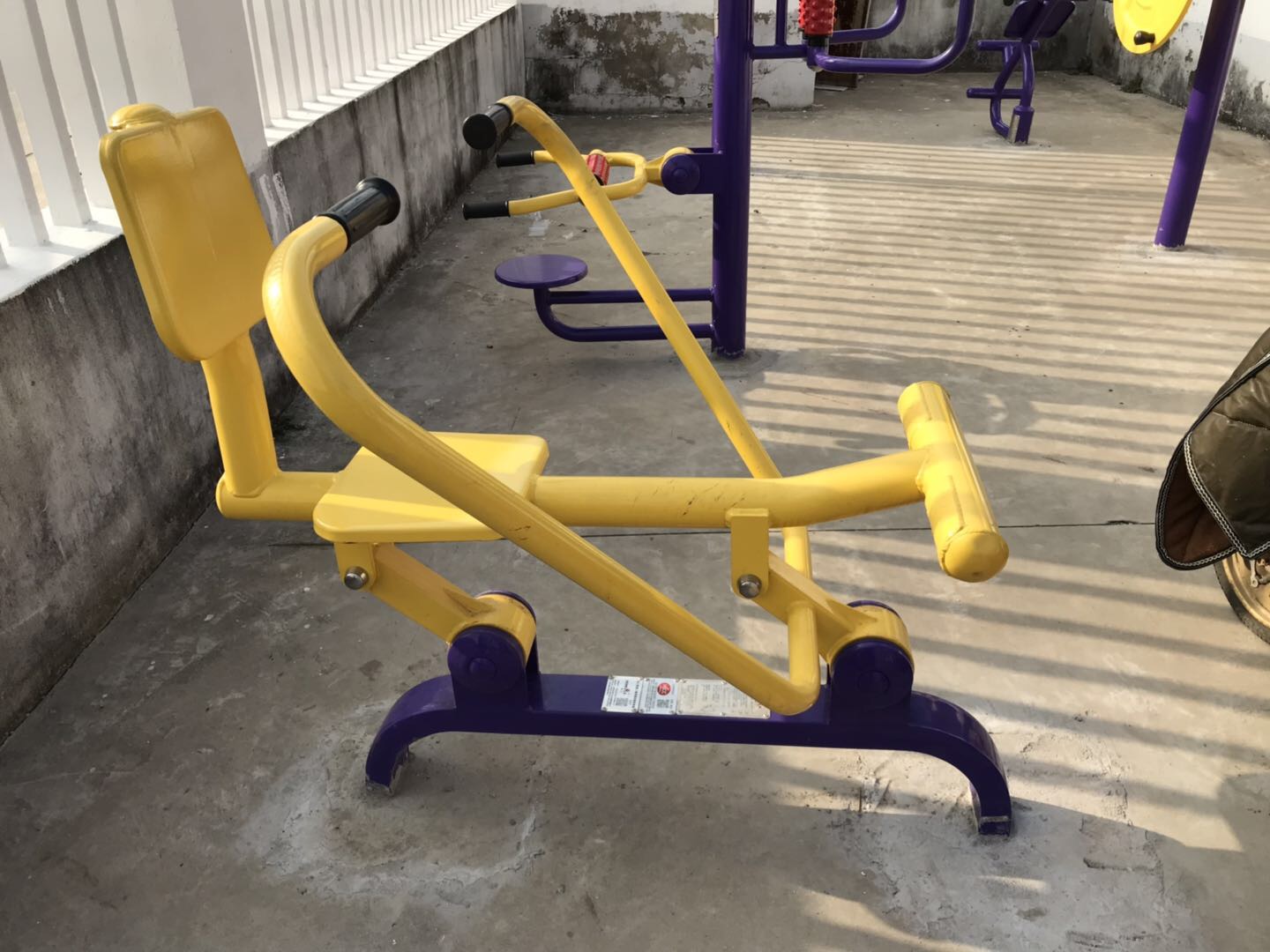 自重式平推訓(xùn)練器