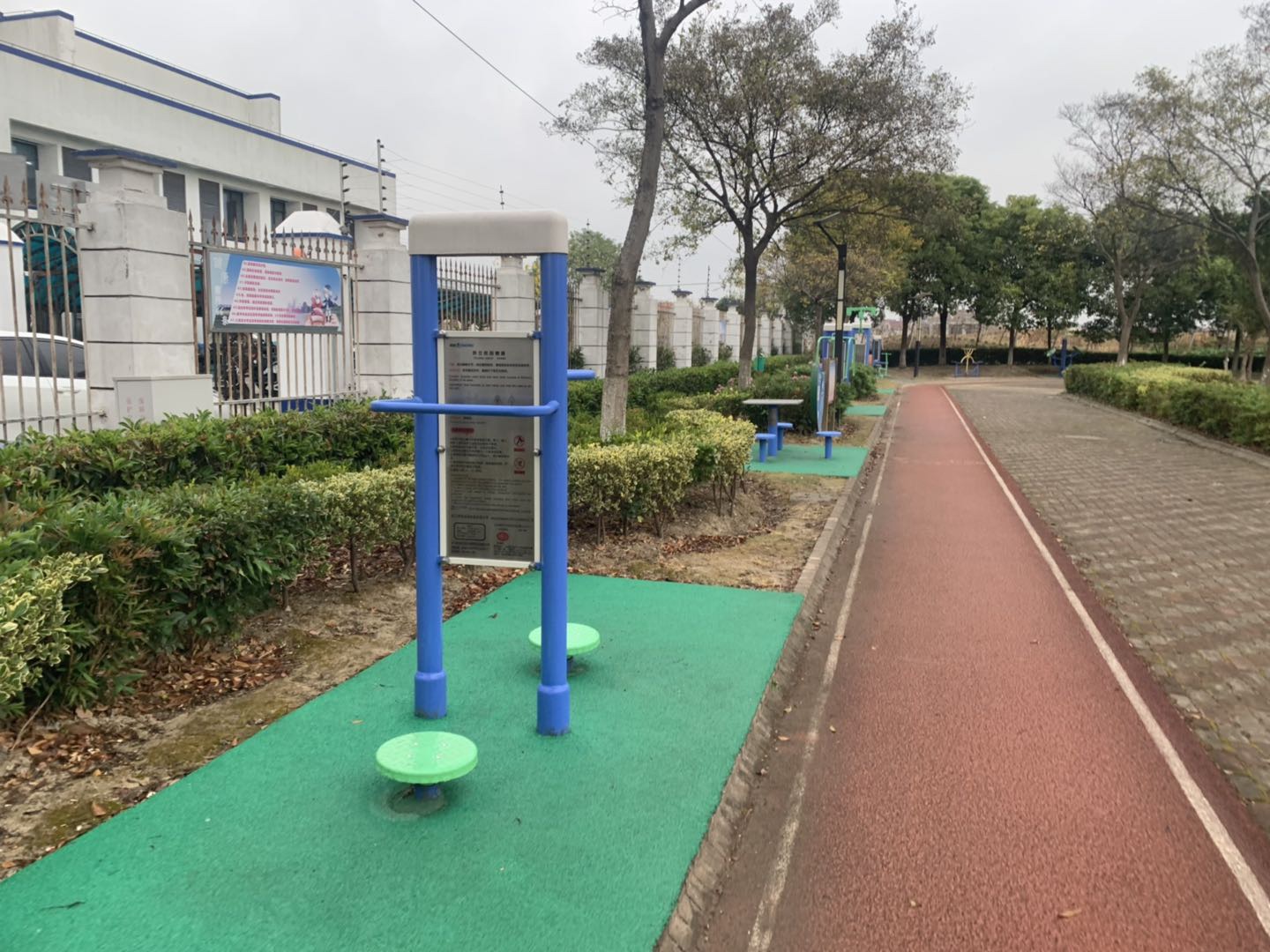 雙立柱扭腰器 雙立柱扭腰器