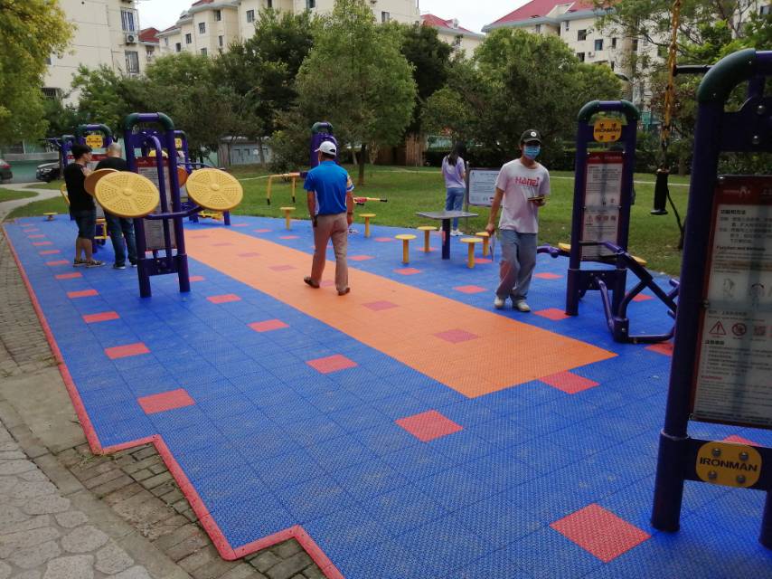 呼瑪三村第一市民益智健身點