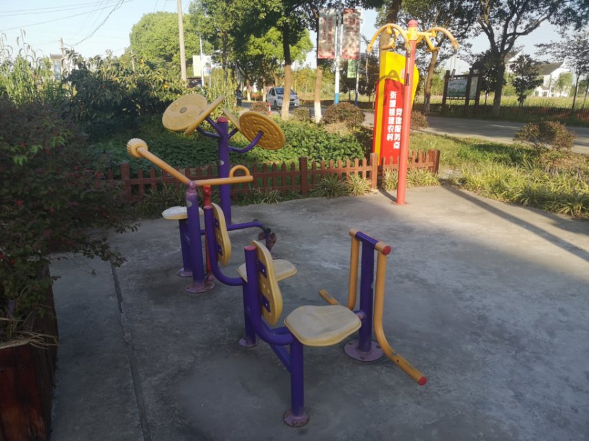 建農村健身點（二）