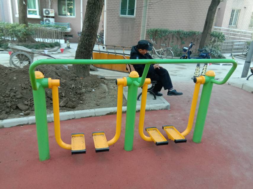 雙位太空漫步機