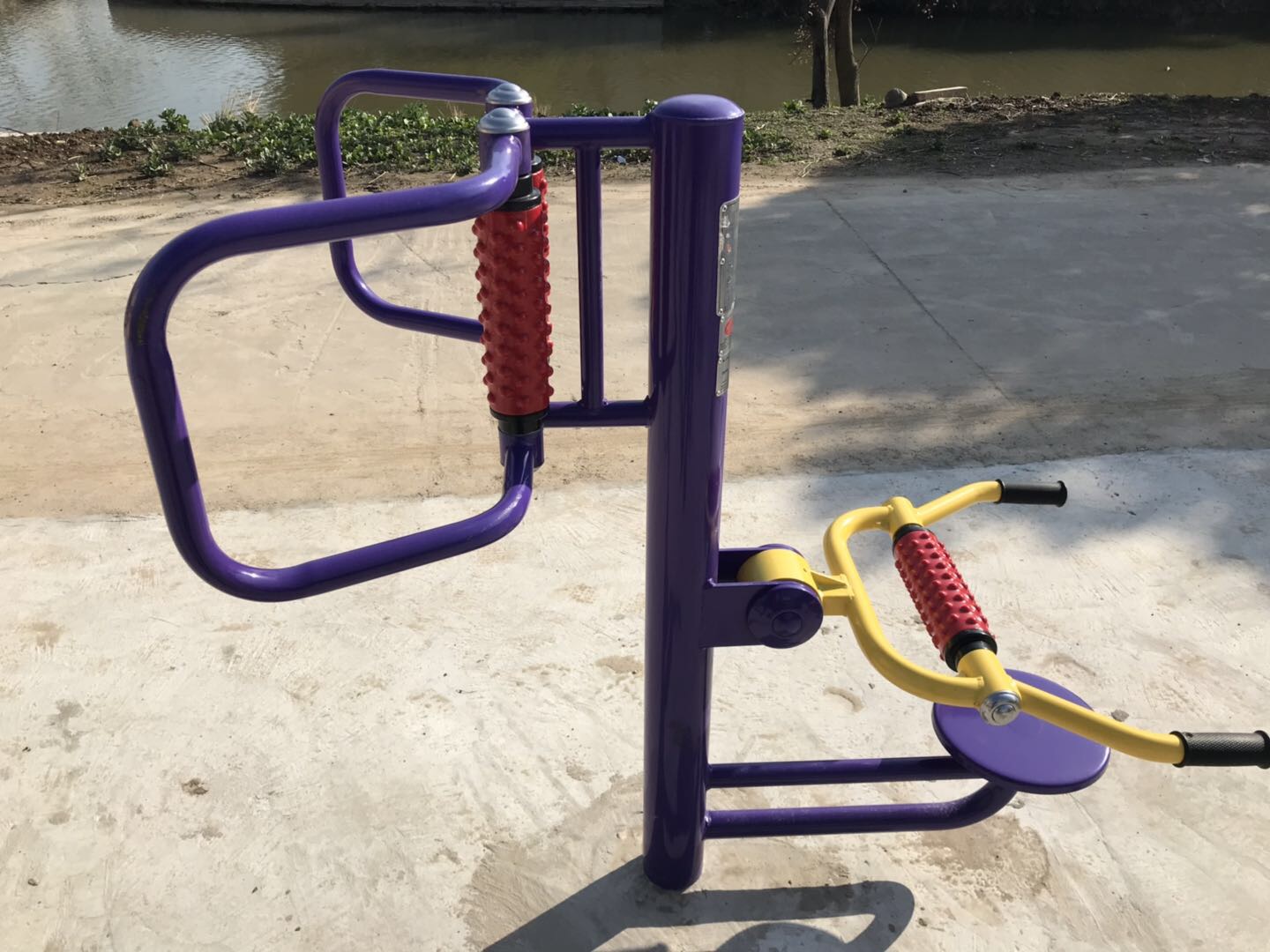 腰背按摩器 腰背按摩器