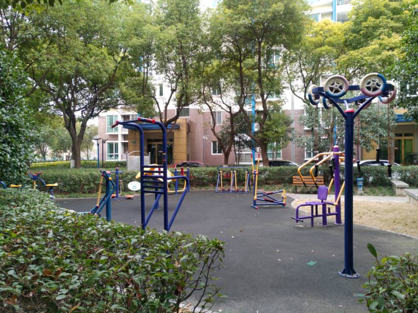 古龍四居居委健身苑點