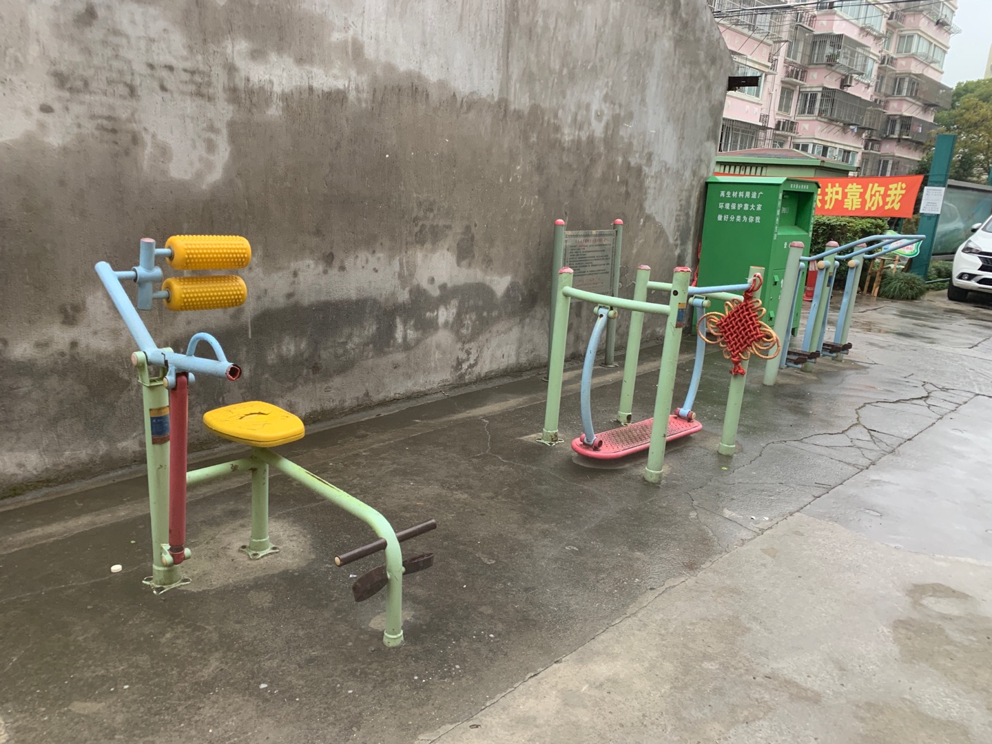 上海市浦東新區泥城鎮泥城路12弄泥城居委健身苑點 上海市浦東新區泥城鎮泥城路12弄泥城居委健身苑點