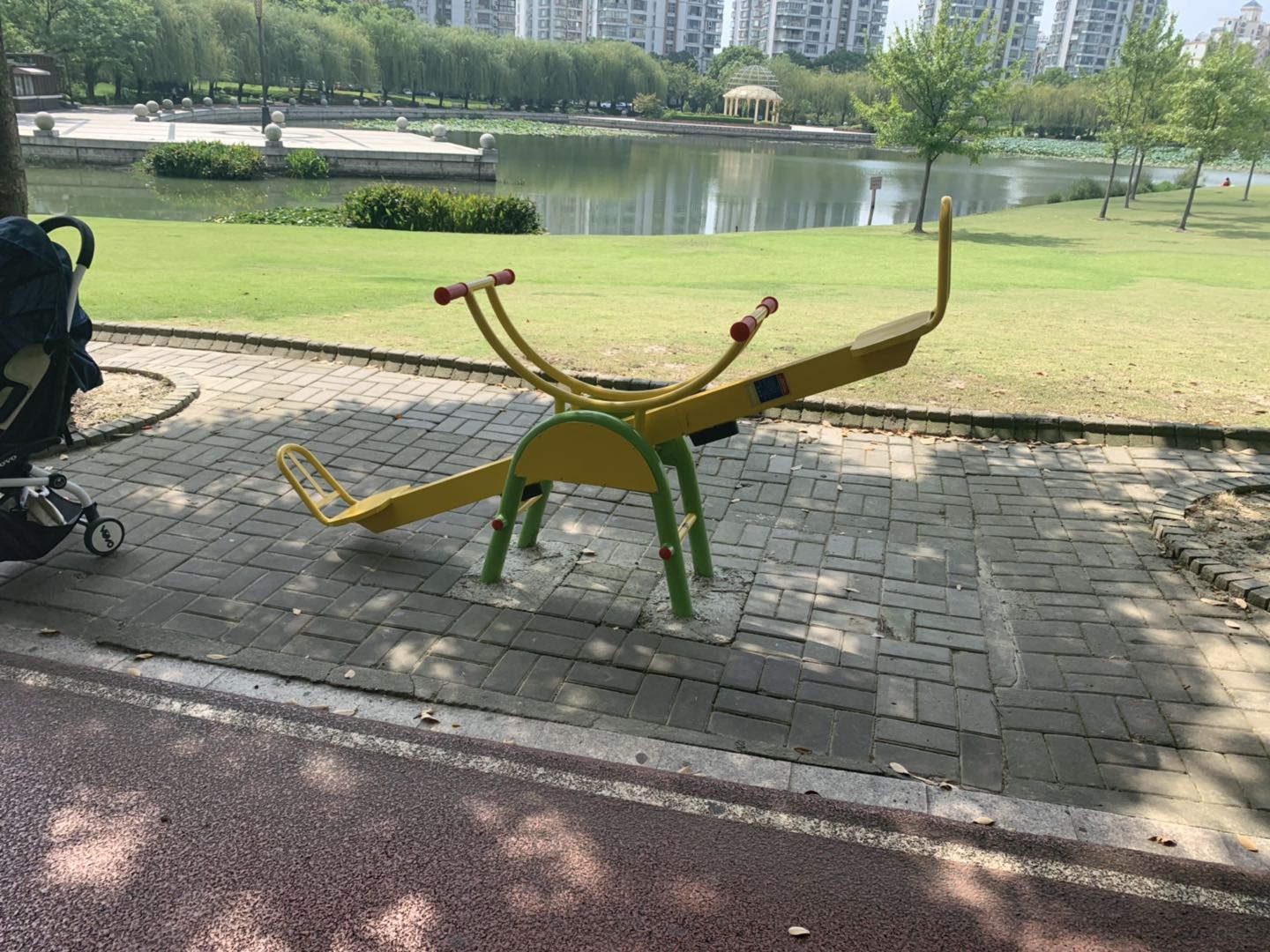 蹺蹺板 蹺蹺板