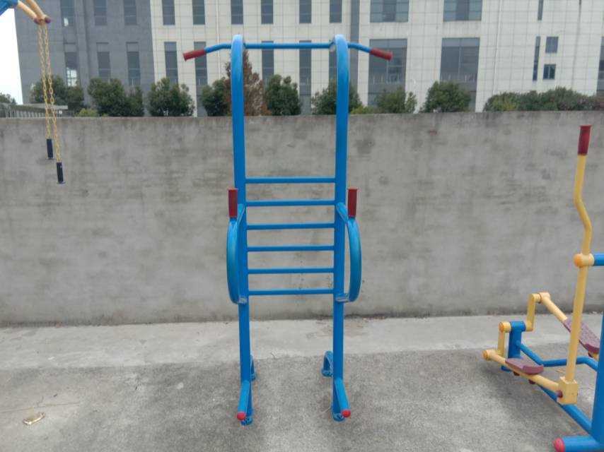 多功能訓練器 多功能訓練器