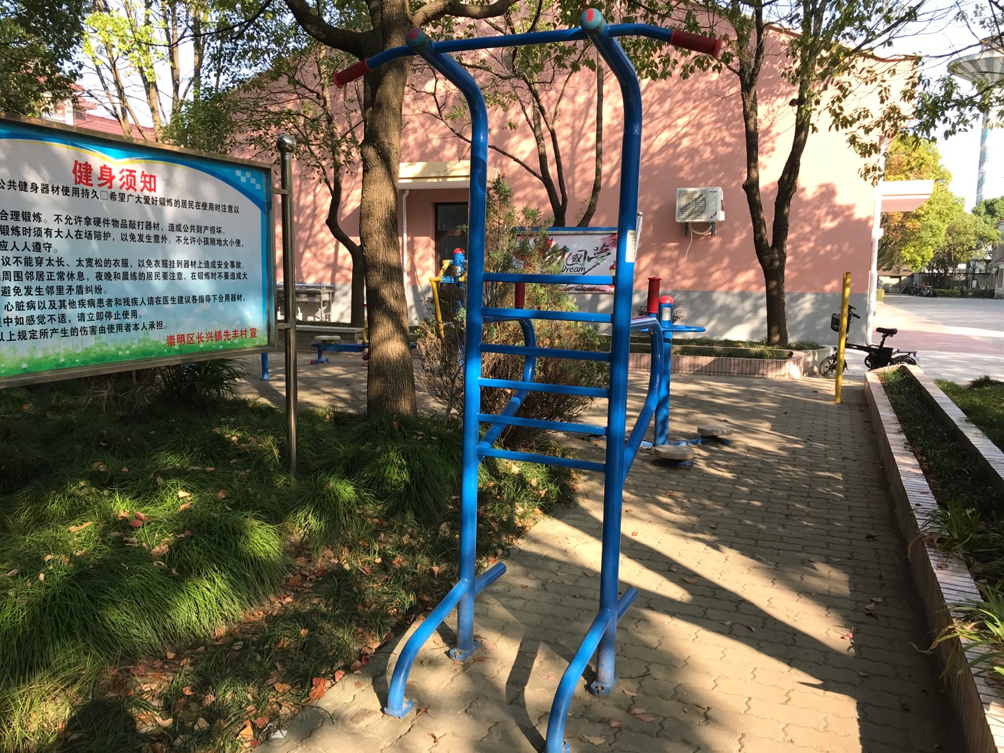 多功能訓練器 多功能訓練器