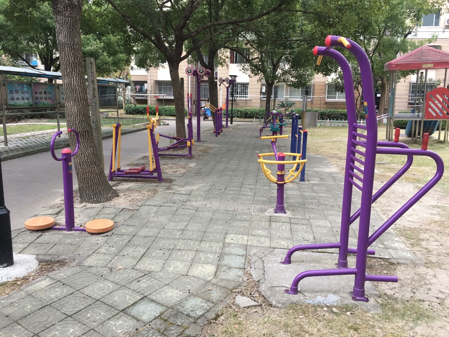 品新苑居委健身點2 品新苑居委健身點2