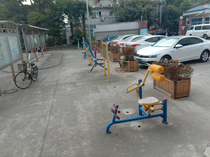 曙光村村委會健身點