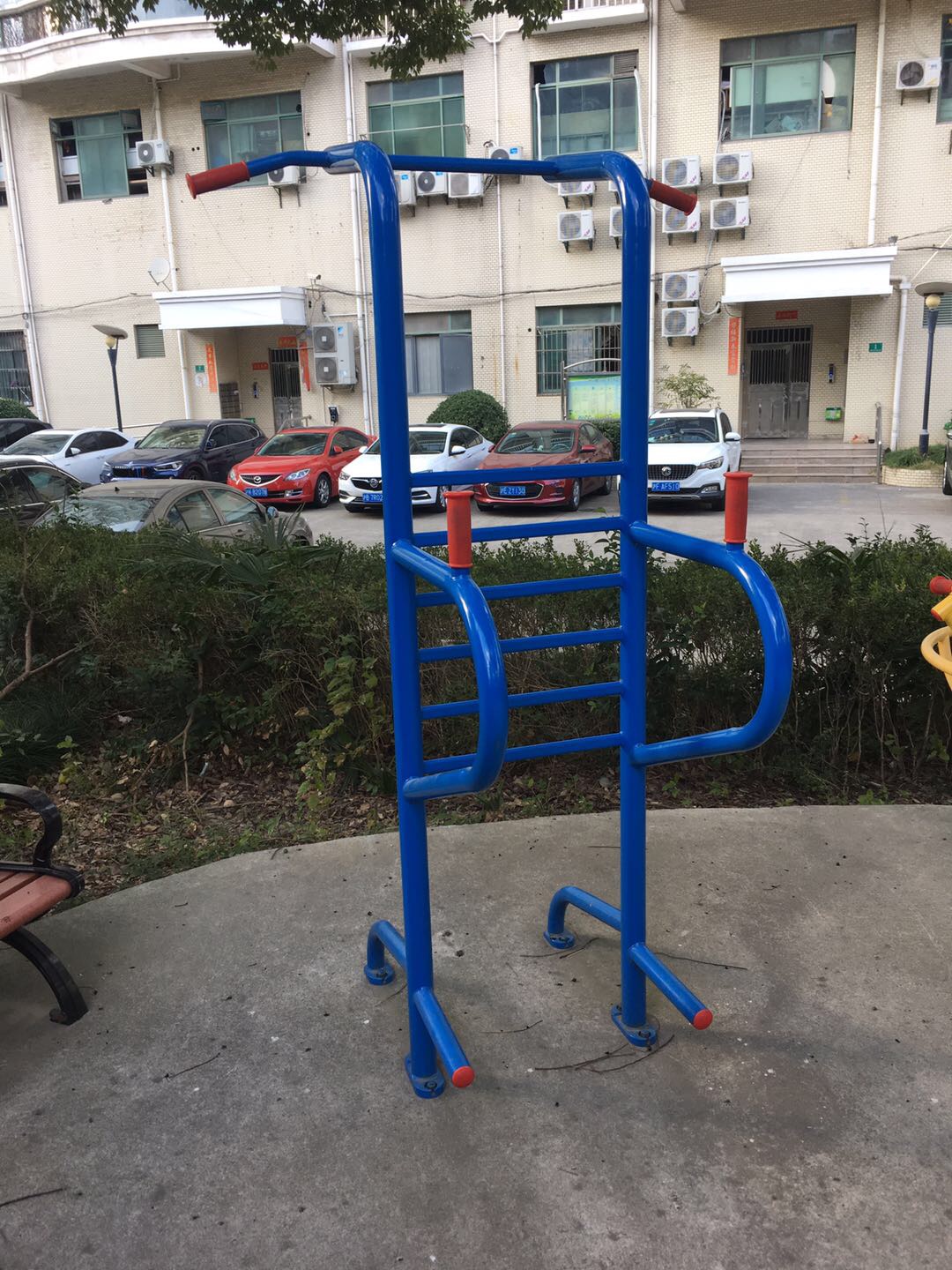 多功能訓練器 多功能訓練器