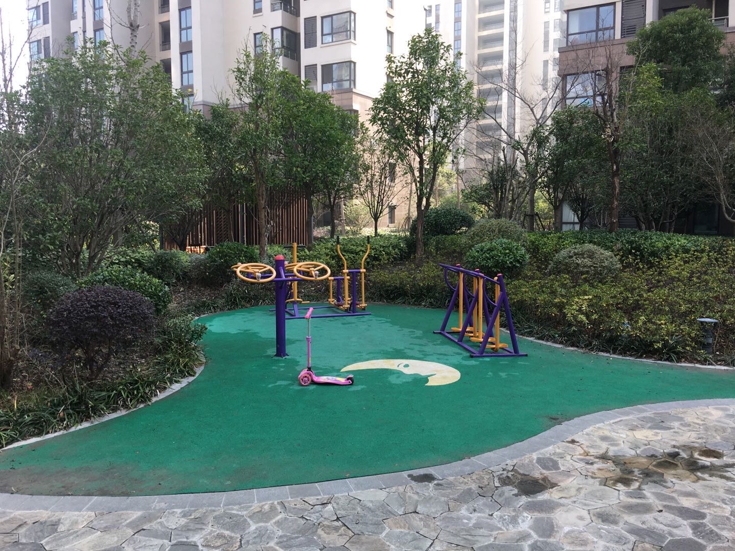 中信泰富雅苑4號樓5號樓中間市民健身點