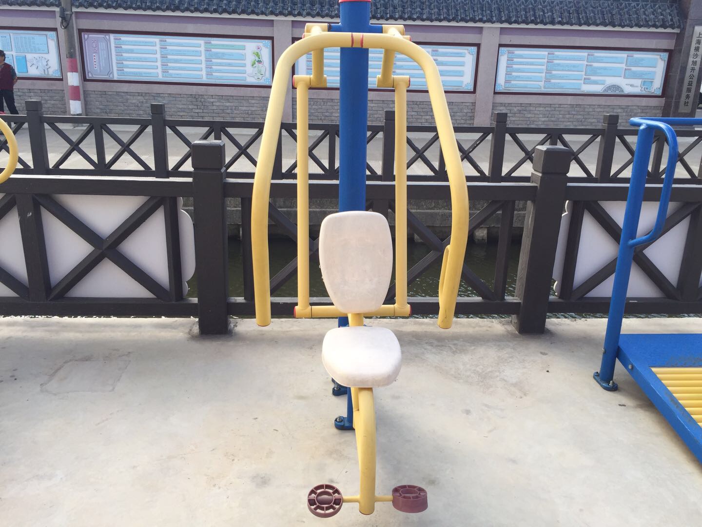 自重推胸器 自重推胸器