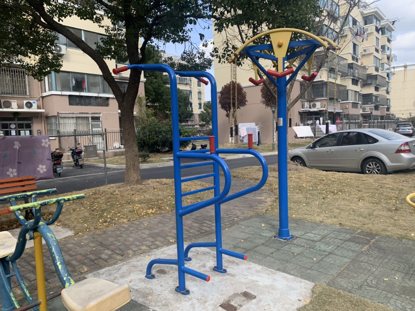 多功能訓練器 多功能訓練器