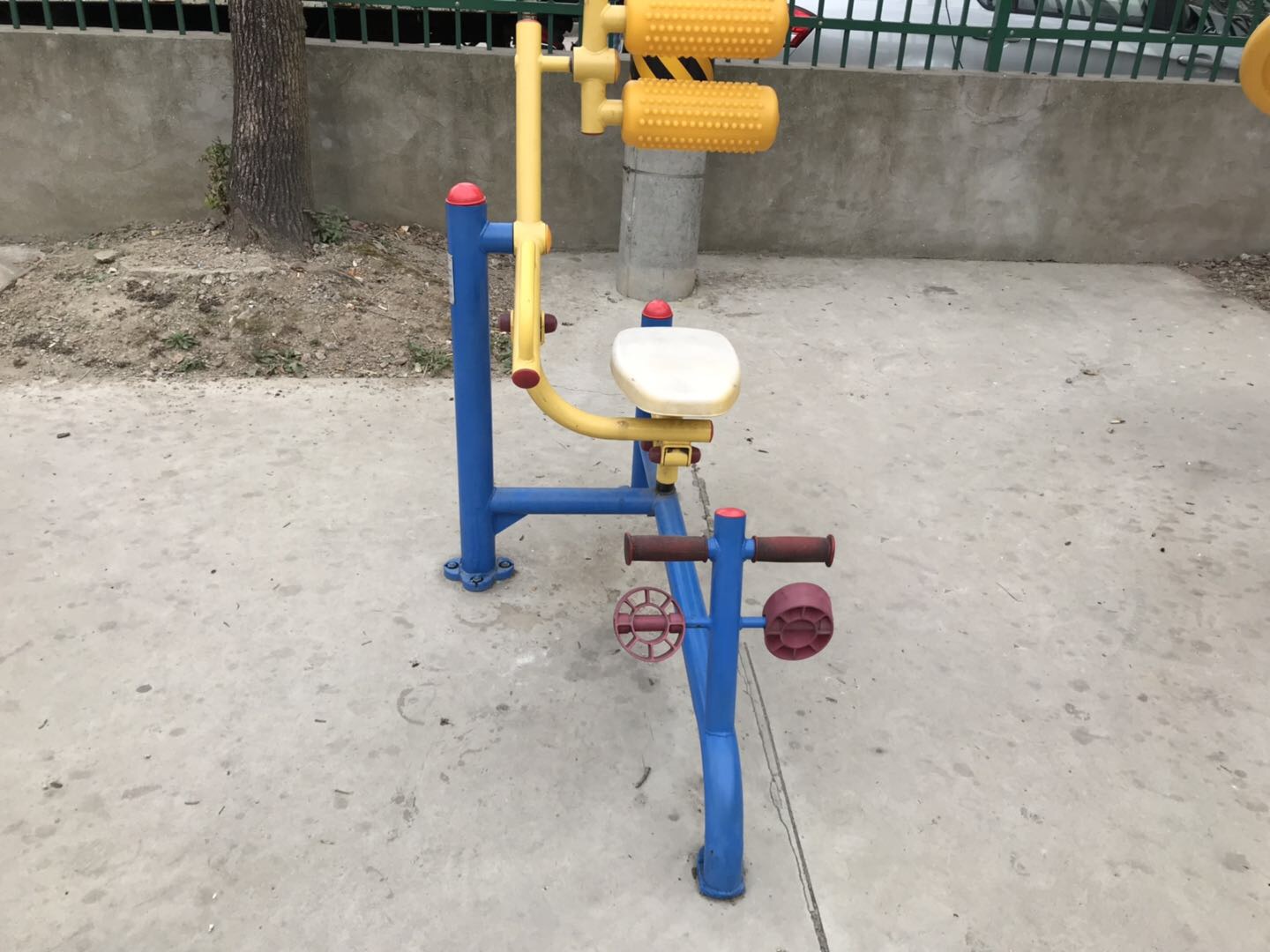 自重腹背鍛煉器