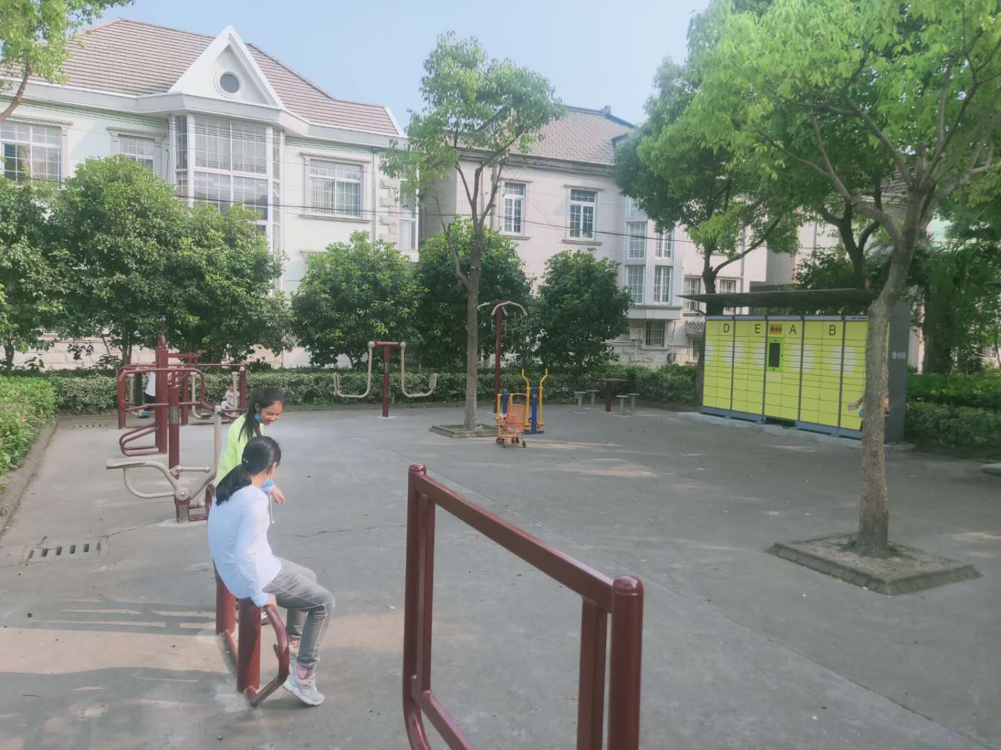 九里亭小區(qū)益智健身點