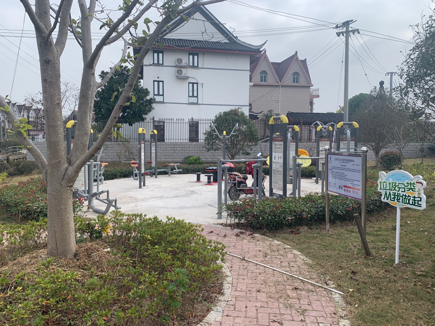 萬(wàn)宏村萬(wàn)五4組市民益智健身點(diǎn)