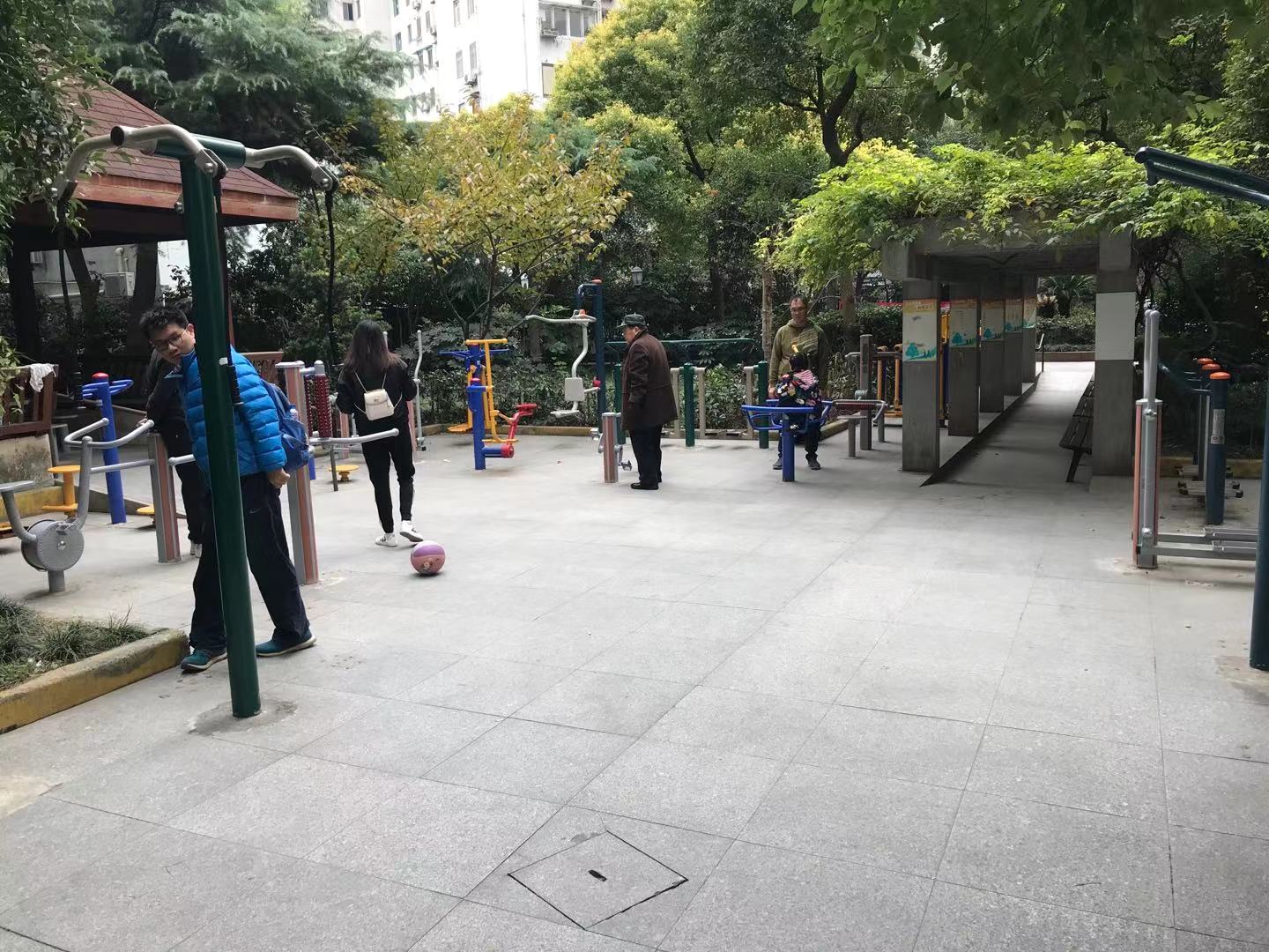 靜安區曹家渡街道高榮居委健身點 （萬航渡路661弄一）