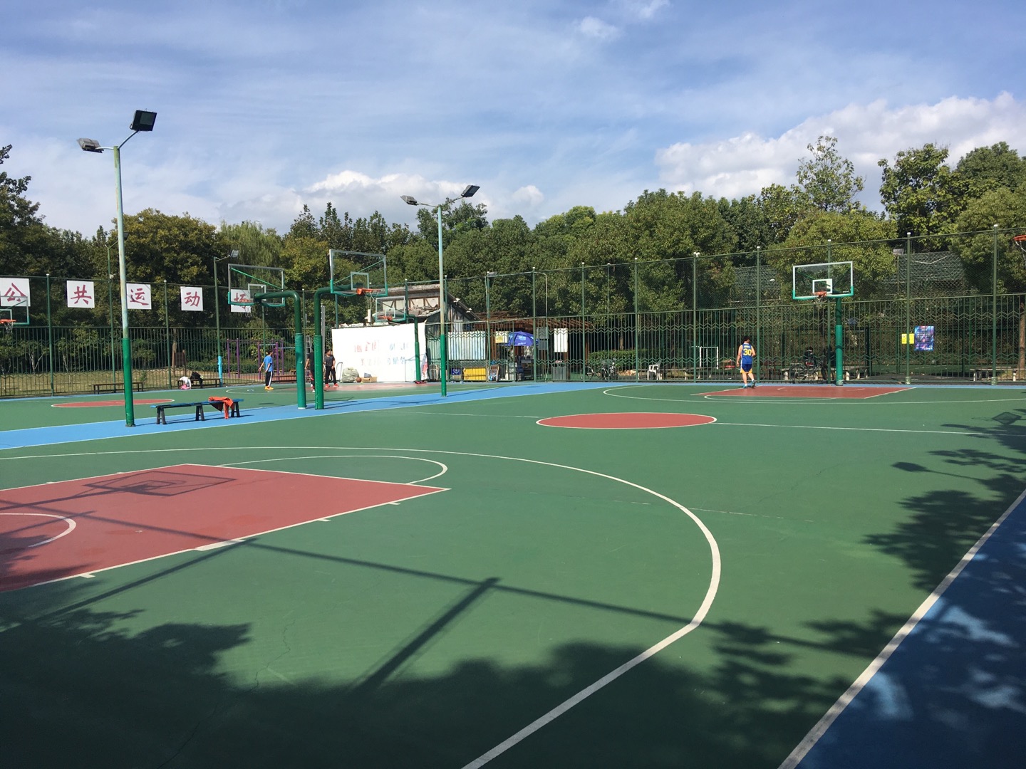 靜安區寶山路街道芷江中路294弄居委健身點（芷江中路660弄）