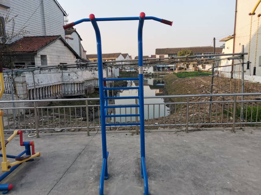 多功能訓練器 多功能訓練器