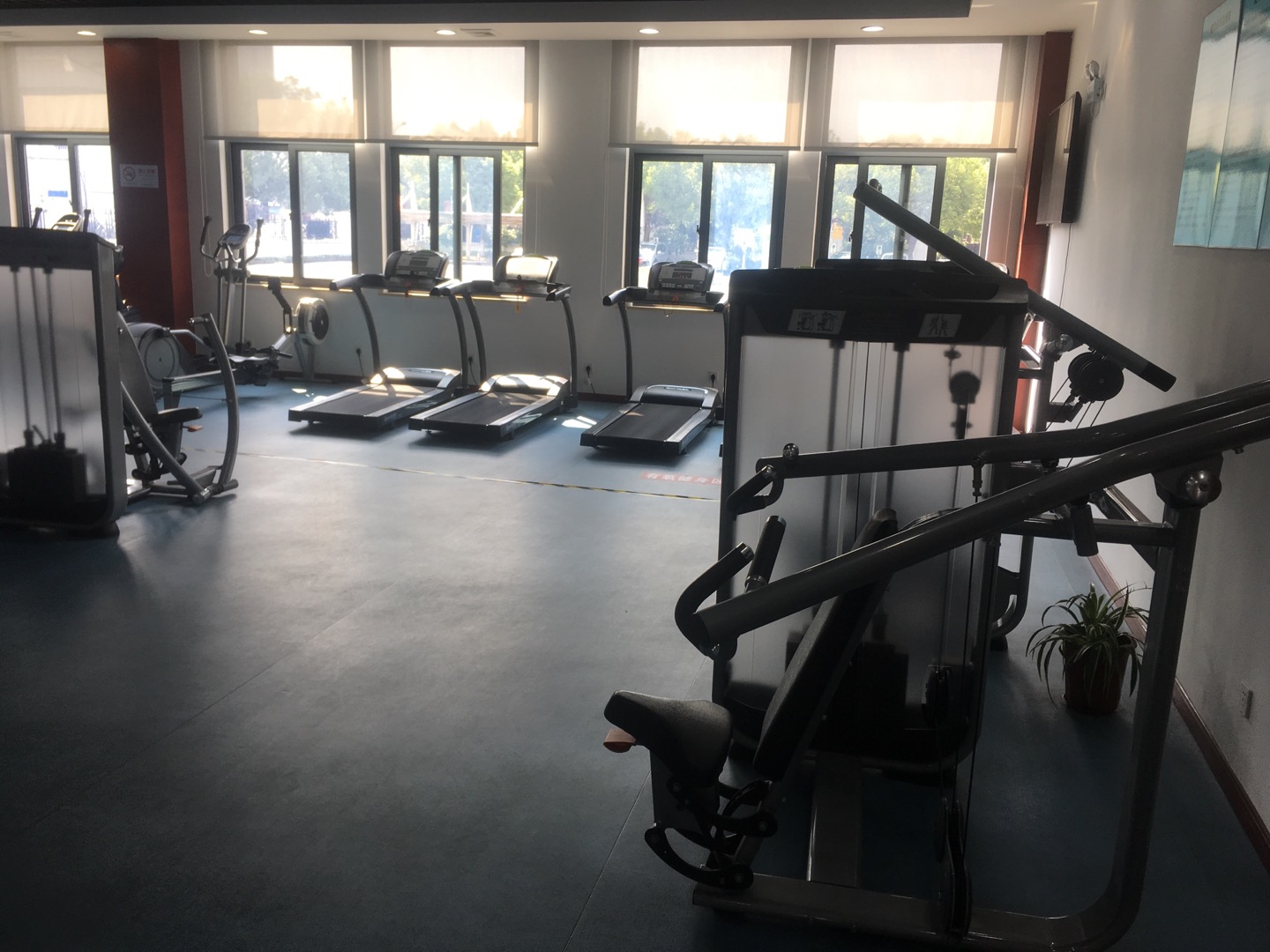 泖港鎮(zhèn)鎮(zhèn)社區(qū)文化活動中心百姓健身房